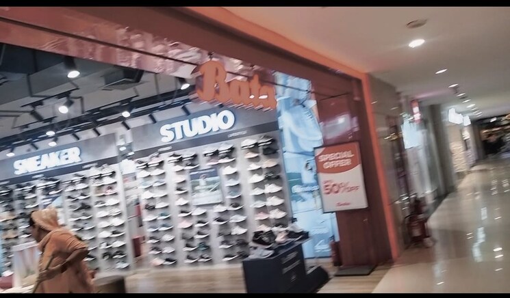 Master Plan, sector 32 Commercial Shop 250 Sq.Ft. In Sector 32 Noida 8718765