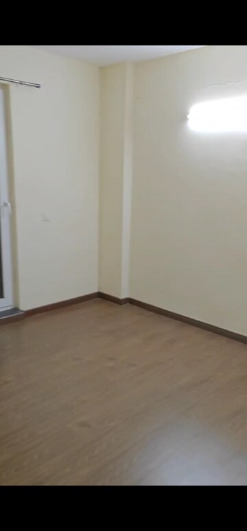 Room in 3 BHK Apartment at BPTP Park Generations, Sector 37d – for Rent