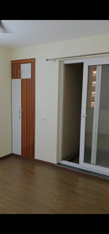Room in 3 BHK Apartment at BPTP Park Generations, Sector 37d – for Rent