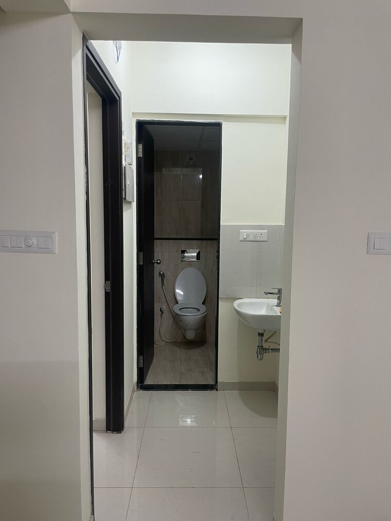 Bathroom, kolte-patil-life-republic-r-10 1 Bedroom 430 Sq.Ft. Apartment In Hinjewadi Pune 8718773