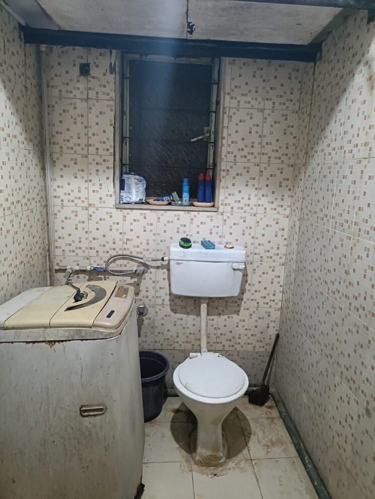 Attached Bathroom, goregaon east 1 RK 330 Sq.Ft. Apartment In Goregaon East Mumbai 8718935