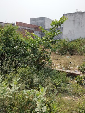  Plot For Sale in Jankipuram Extension