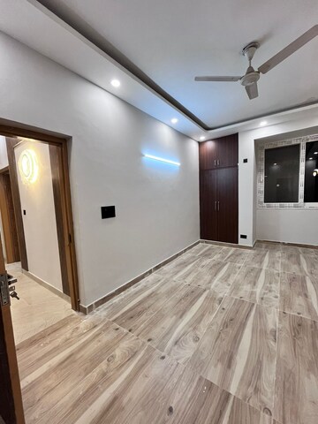 Room in 3 BHK Builder Floor at Sushant Lok 3, Sector 57 – for Sale
