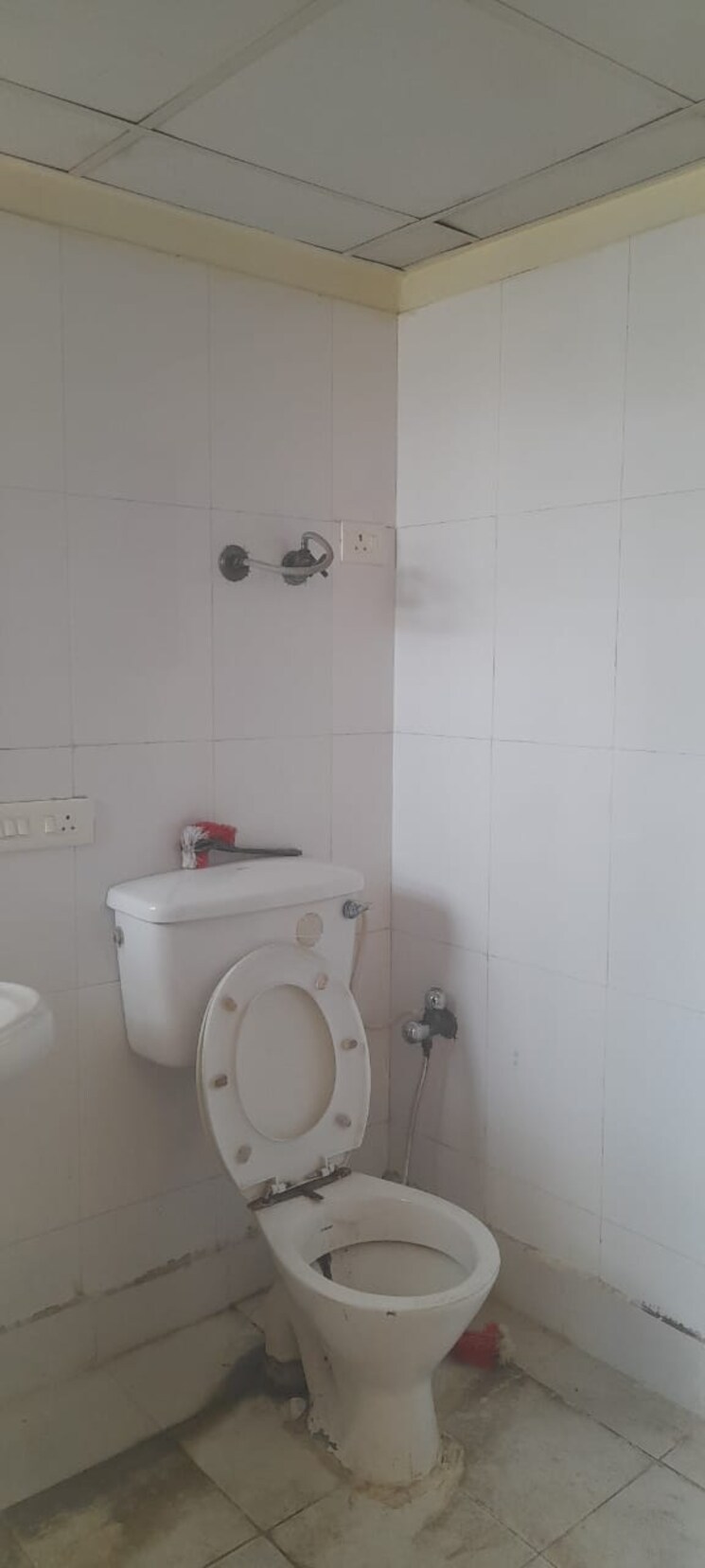 Bathroom, gaurs-green-avenue 4 Bedroom 1993 Sq.Ft. Apartment In Abhay Khand Ghaziabad 8719034