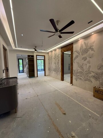 Parking in 4 BHK Builder Floor at SS Southend Floors, South City 2 – for Sale