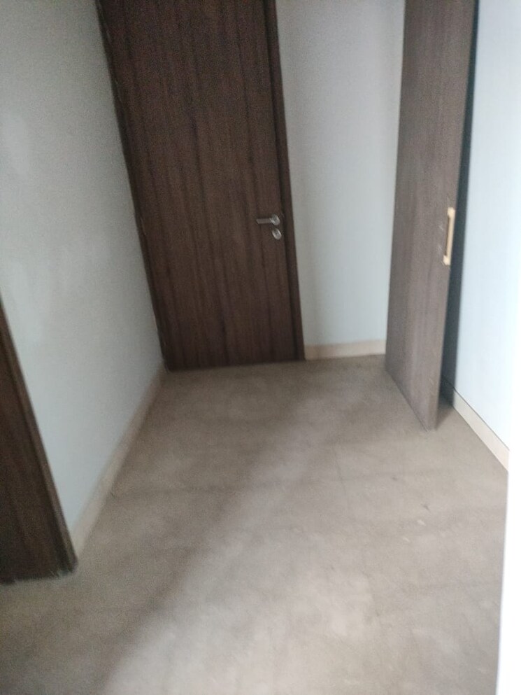 Room, paras-quartier 4 Bedroom 6000 Sq.Ft. Apartment In Gwal Pahari Gurgaon 8719036