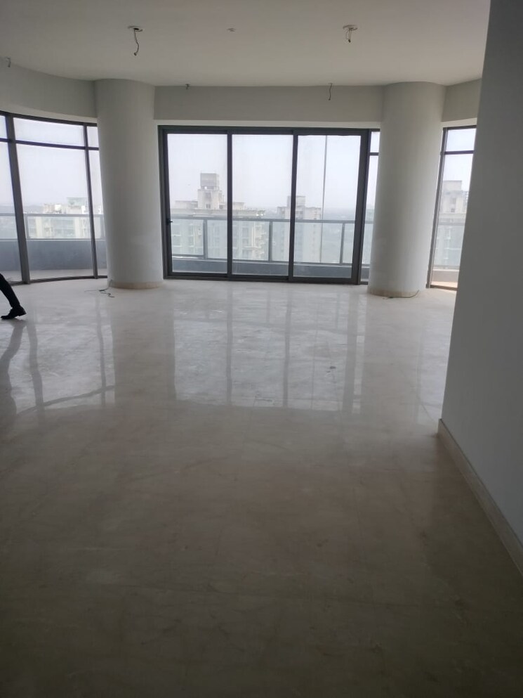 Living Room, paras-quartier 4 Bedroom 6000 Sq.Ft. Apartment In Gwal Pahari Gurgaon 8719036