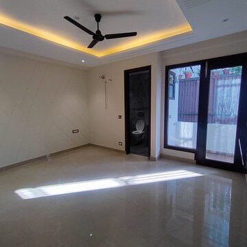 Room in 3 BHK Builder Floor at Sushant Lok 2, Sector 57 – for Sale