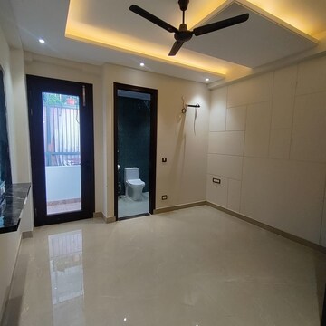 Room in 3 BHK Builder Floor at Sushant Lok 2, Sector 57 – for Sale