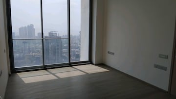 Room in 5 BHK Apartment at Rustomjee Crown, Prabhadevi – for Rent
