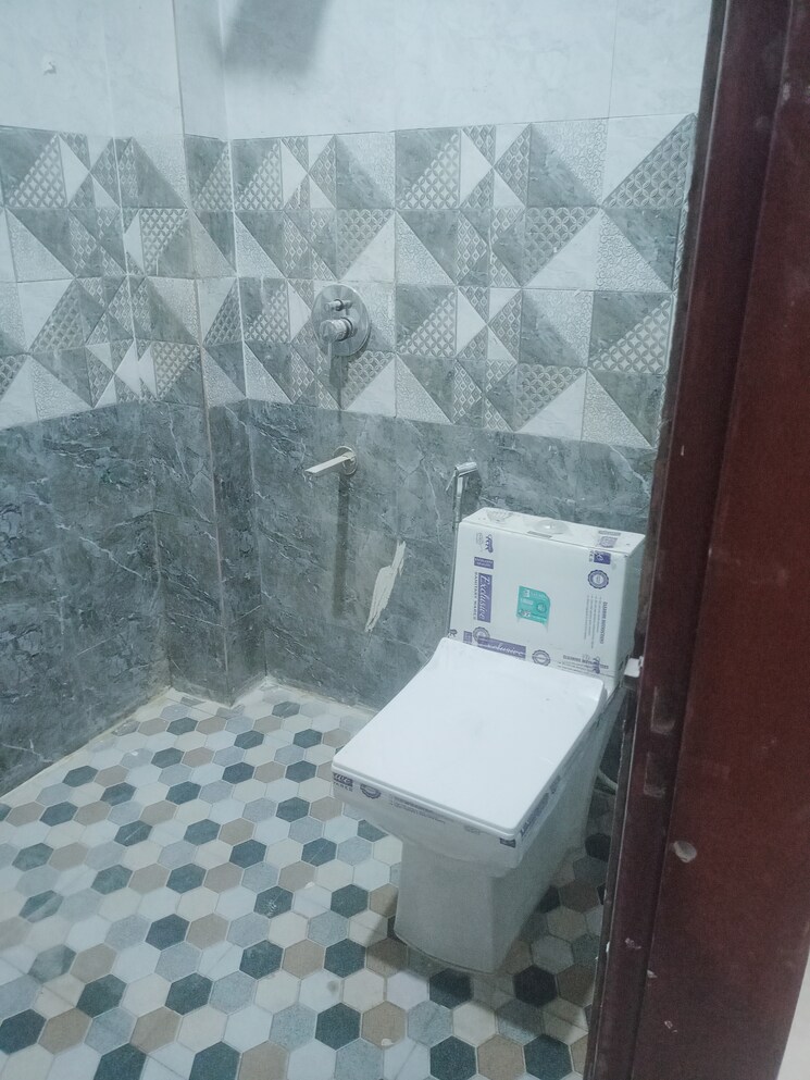 Bathroom, greenwood-city 1 RK 250 Sq.Ft. Builder Floor In Sector 40 Gurgaon 8719144