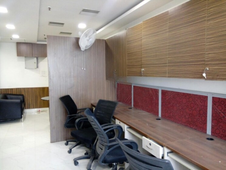  Parking, netaji subhash place Commercial Office Space 350 Sq.Ft. In Netaji Subhash Place Delhi 8719124