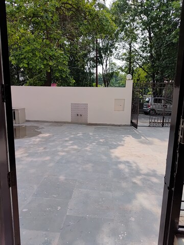 Balcony in 2 BHK Builder Floor at Tulip Mall, Sector 46 – for Rent