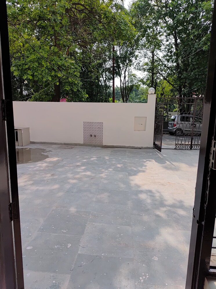 Balcony, tulip-mall 2 Bedroom 200 Sq.Mt. Builder Floor In Sector 46 Noida 8719213