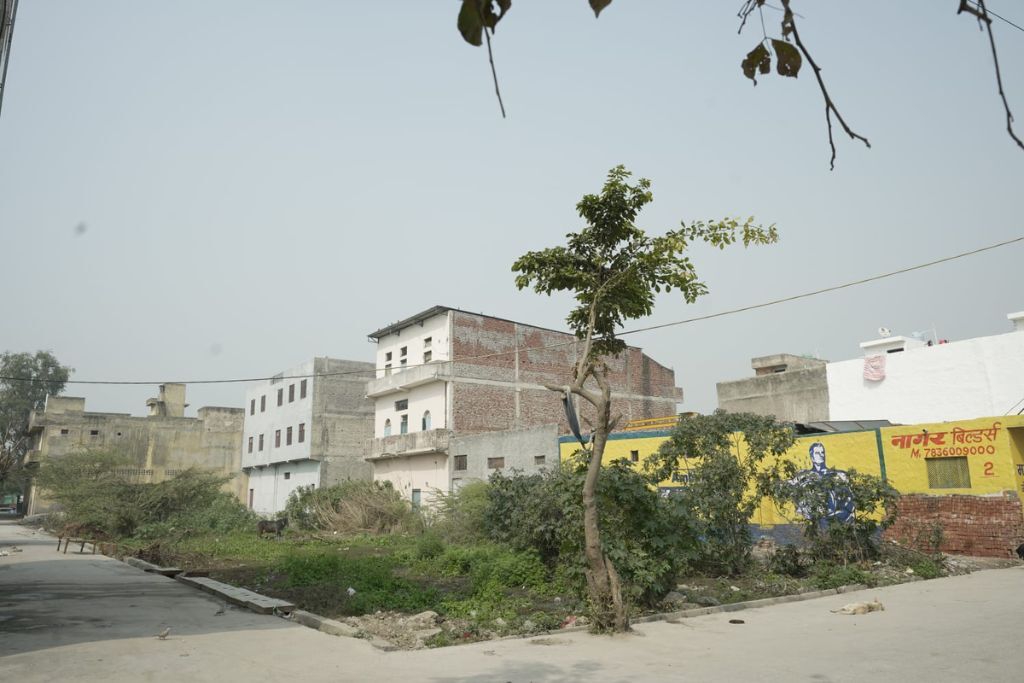 Plot For Sale in Vivek Vihar