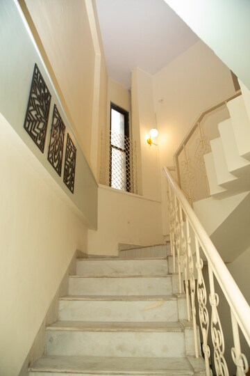 Staircase in  Pg at Palm Beach – for Rent