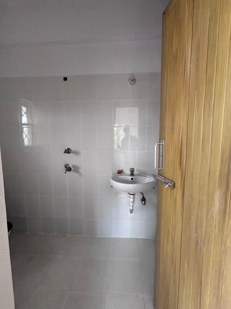 Bathroom, bengal-peerless-alaktika-housing-complex 3 Bedroom 1284 Sq.Ft. Apartment In Rajarhat Kolkata 8719256