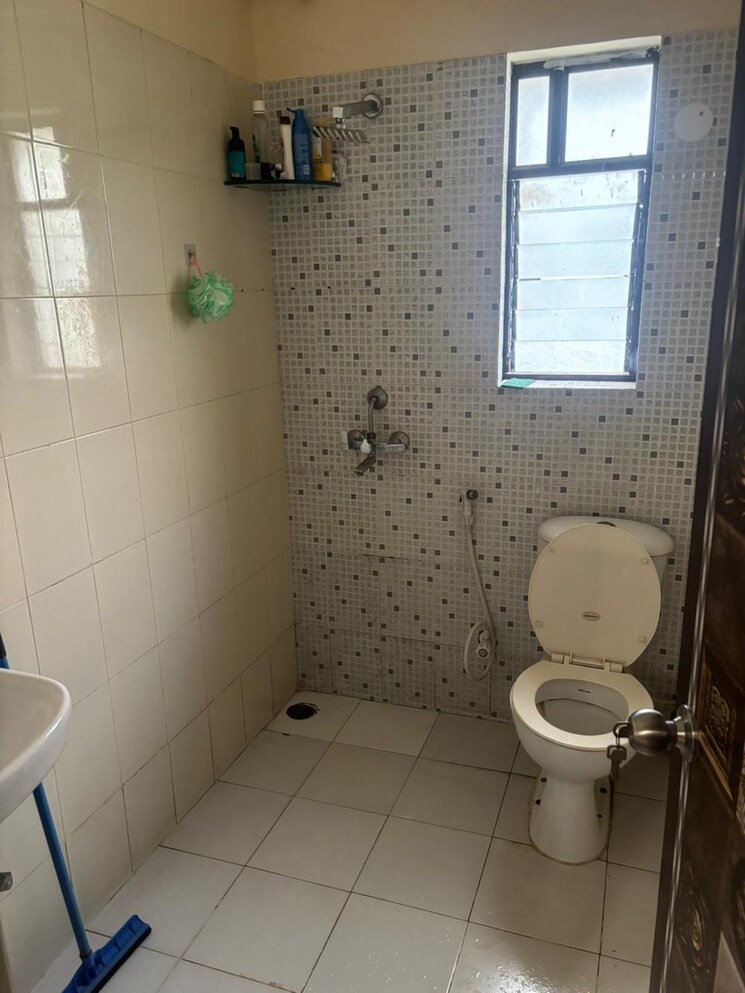 Bathroom, bengal-peerless-alaktika-housing-complex 3 Bedroom 1284 Sq.Ft. Apartment In Rajarhat Kolkata 8719256