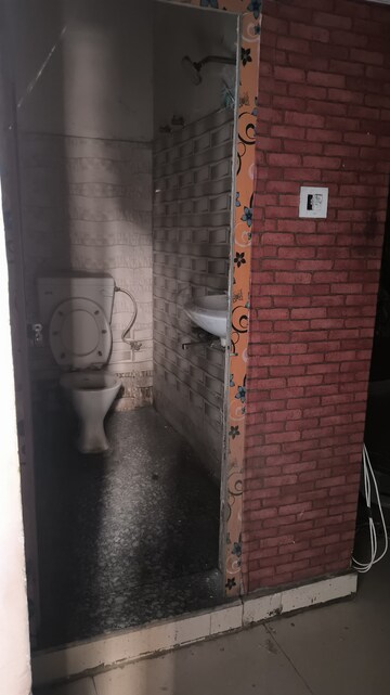Bathroom in 2 BHK Apartment at Morabadi – for Rent