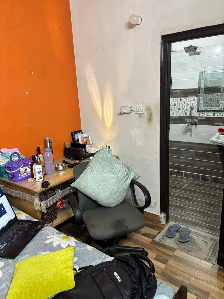 undefined, sector 73 2 Bedroom 800 Sq.Ft. Builder Floor In Sector 73 Noida 8701298