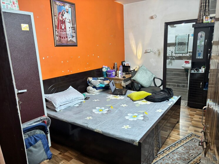 Room, sector 73 2 Bedroom 800 Sq.Ft. Builder Floor In Sector 73 Noida 8701298