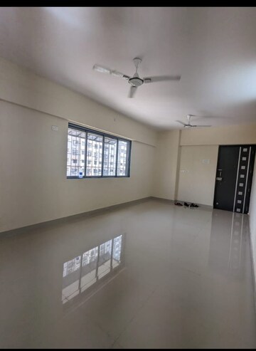 Room in 2 BHK Apartment at Goregaon West – for Rent