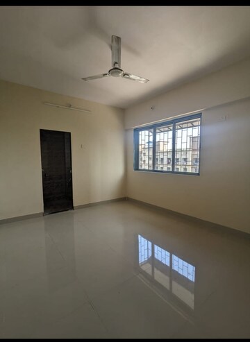 Room in 2 BHK Apartment at Goregaon West – for Rent