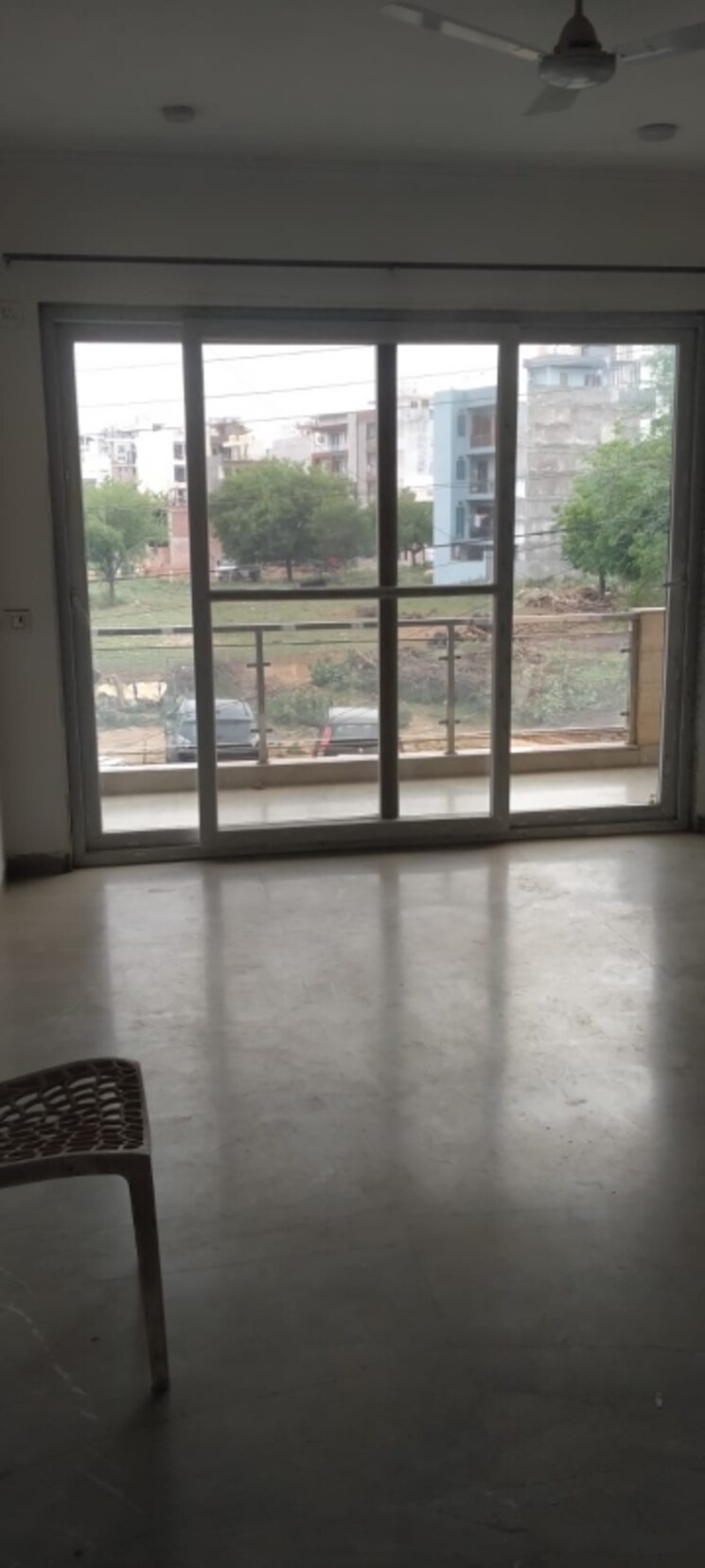 Room, sector 57 3 Bedroom 200 Sq.Yd. Builder Floor In Sector 57 Gurgaon 8719448