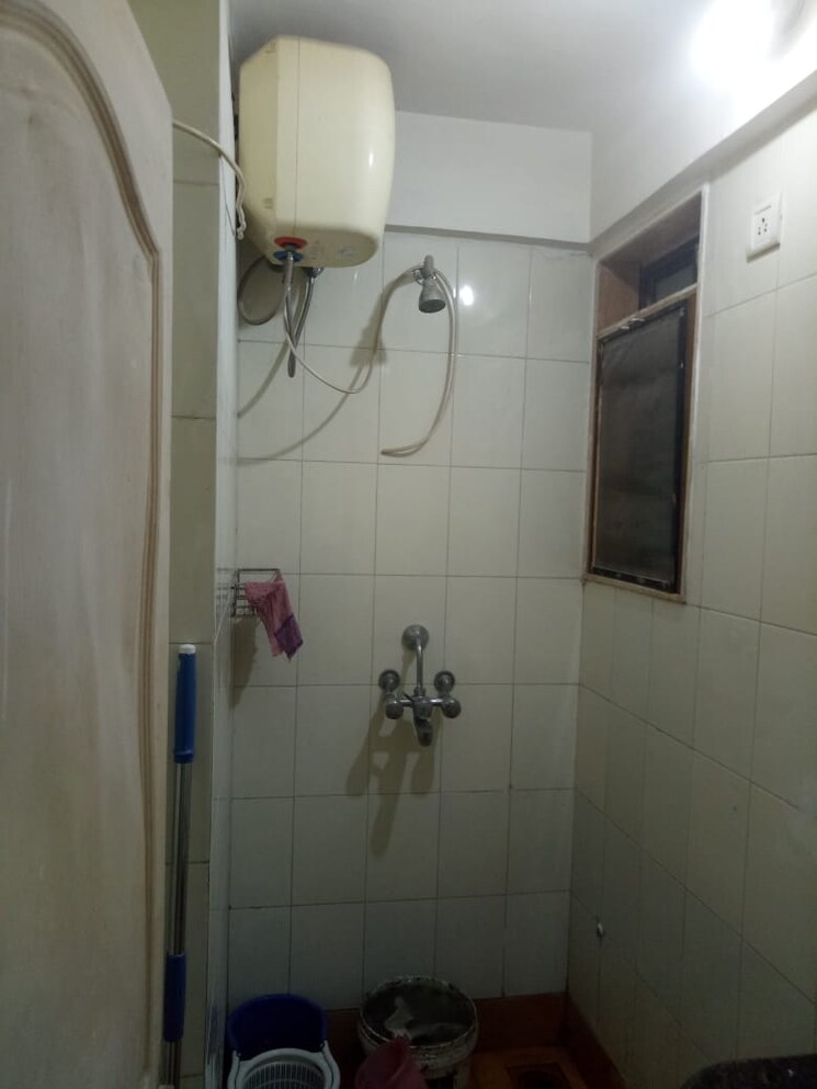 Bathroom, goregaon west 1 Bedroom 450 Sq.Ft. Apartment In Goregaon West Mumbai 8719452