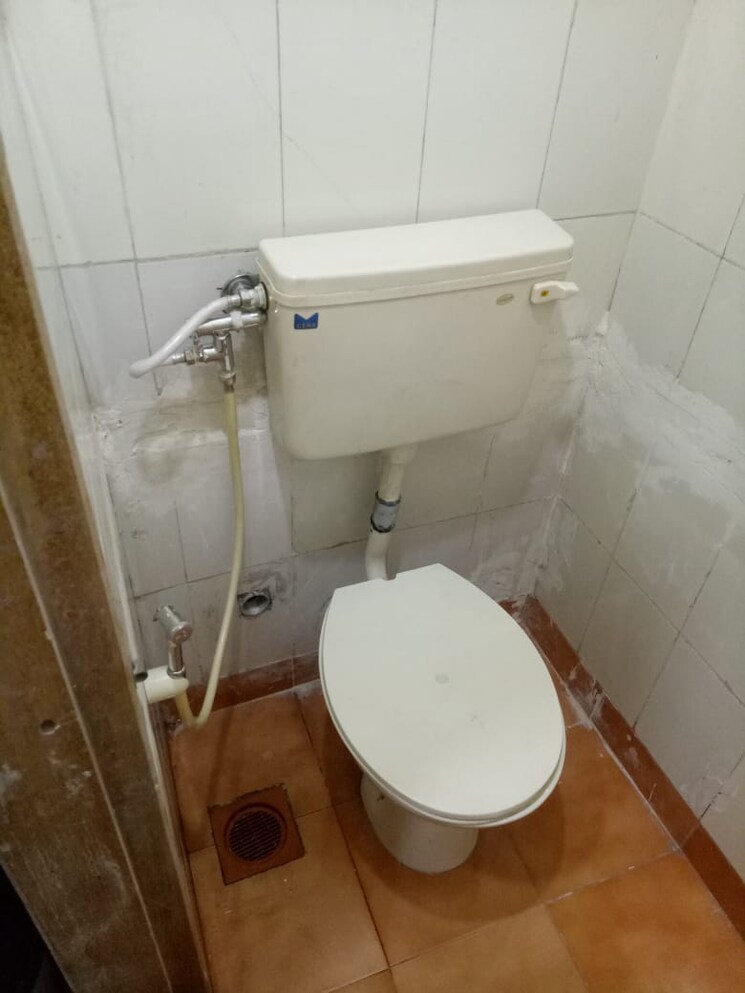 Bathroom, goregaon west 1 Bedroom 450 Sq.Ft. Apartment In Goregaon West Mumbai 8719452