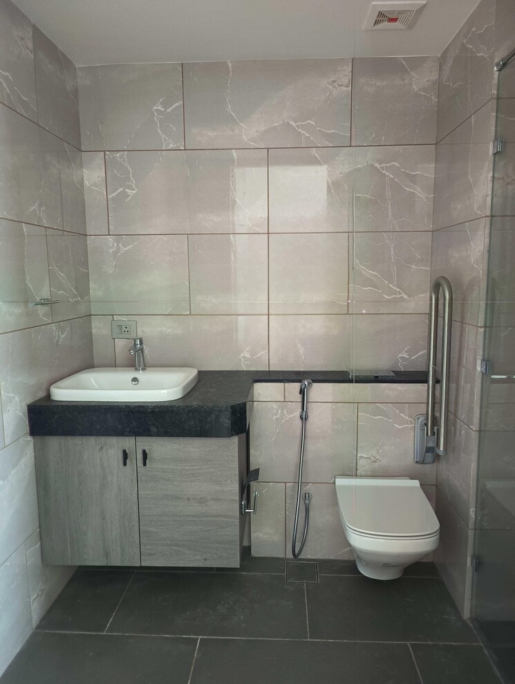 Bathroom, rustomjee-crown 5 Bedroom 3090 Sq.Ft. Apartment In Prabhadevi Mumbai 8719449