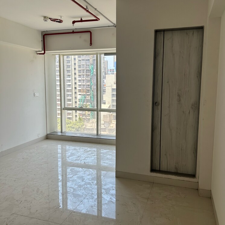 Room, one-world Commercial Office Space 334 Sq.Ft. In Malad West Mumbai 8719480