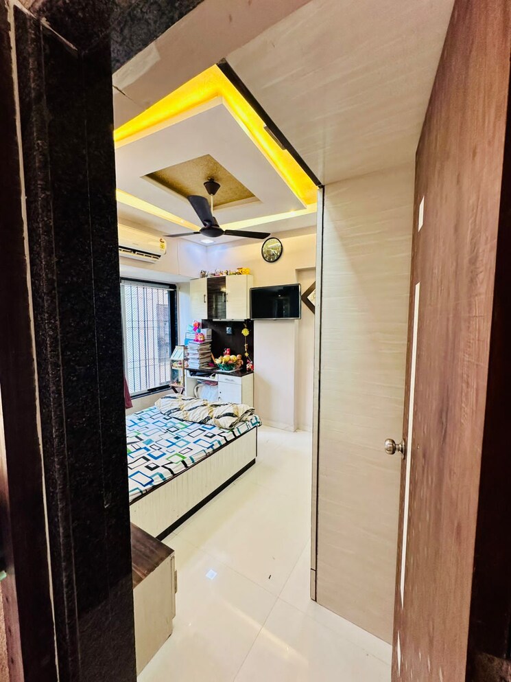 Room, goregaon west 2 Bedroom 650 Sq.Ft. Apartment In Goregaon West Mumbai 8719530