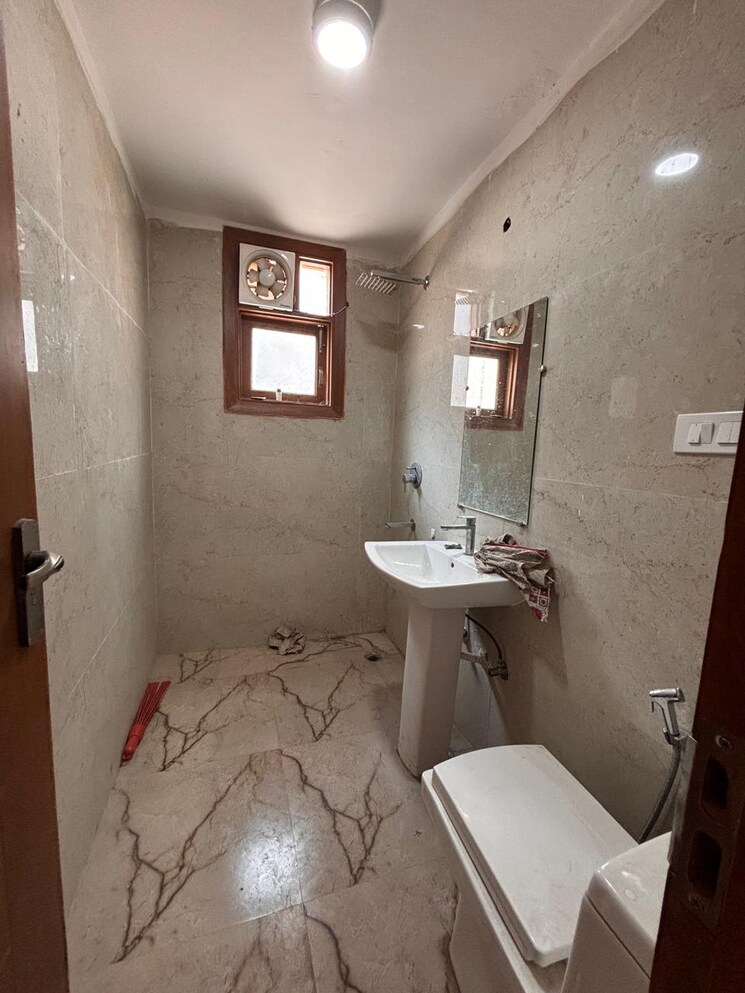 Bathroom, saket 3 Bedroom 1300 Sq.Ft. Builder Floor In Saket Delhi 8719533