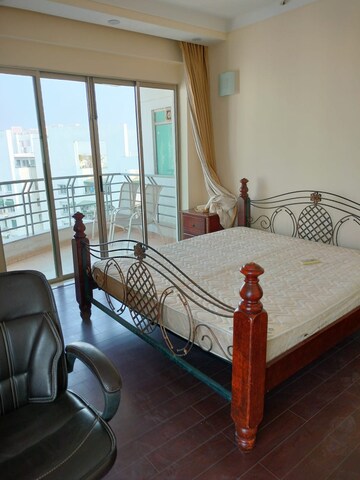 Bedroom in 3 BHK Apartment at Parsvnath Exotica, Sector 53 – for Rent