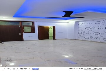 Room in 3 BHK Builder Floor at Gyan Khand – for Rent