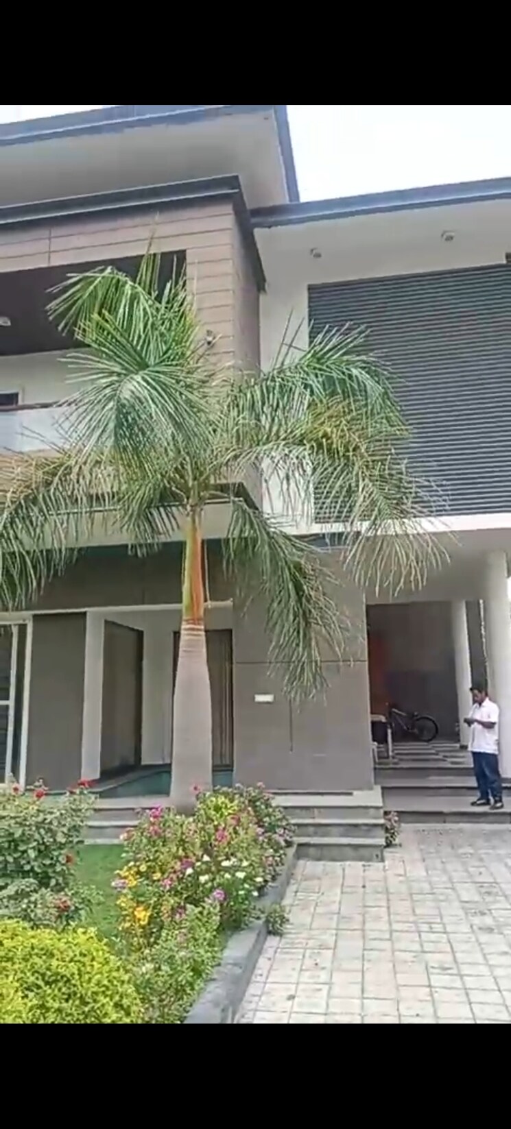 Balcony, palm-residency-chhatarpur 4 Bedroom 1100 Sq.Ft. Villa In Chattarpur Delhi 8719869