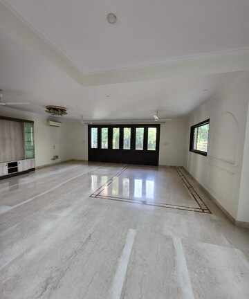 Room in 6 BHK Villa at Sainik Farm – for Rent