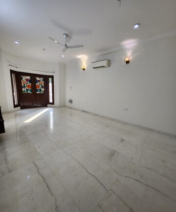 Bedroom in 6 BHK Villa at Sainik Farm – for Rent