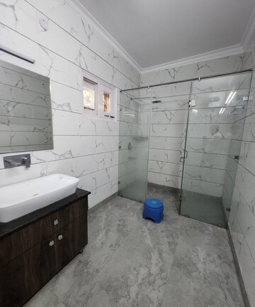Bathroom in 6 BHK Villa at Sainik Farm – for Rent
