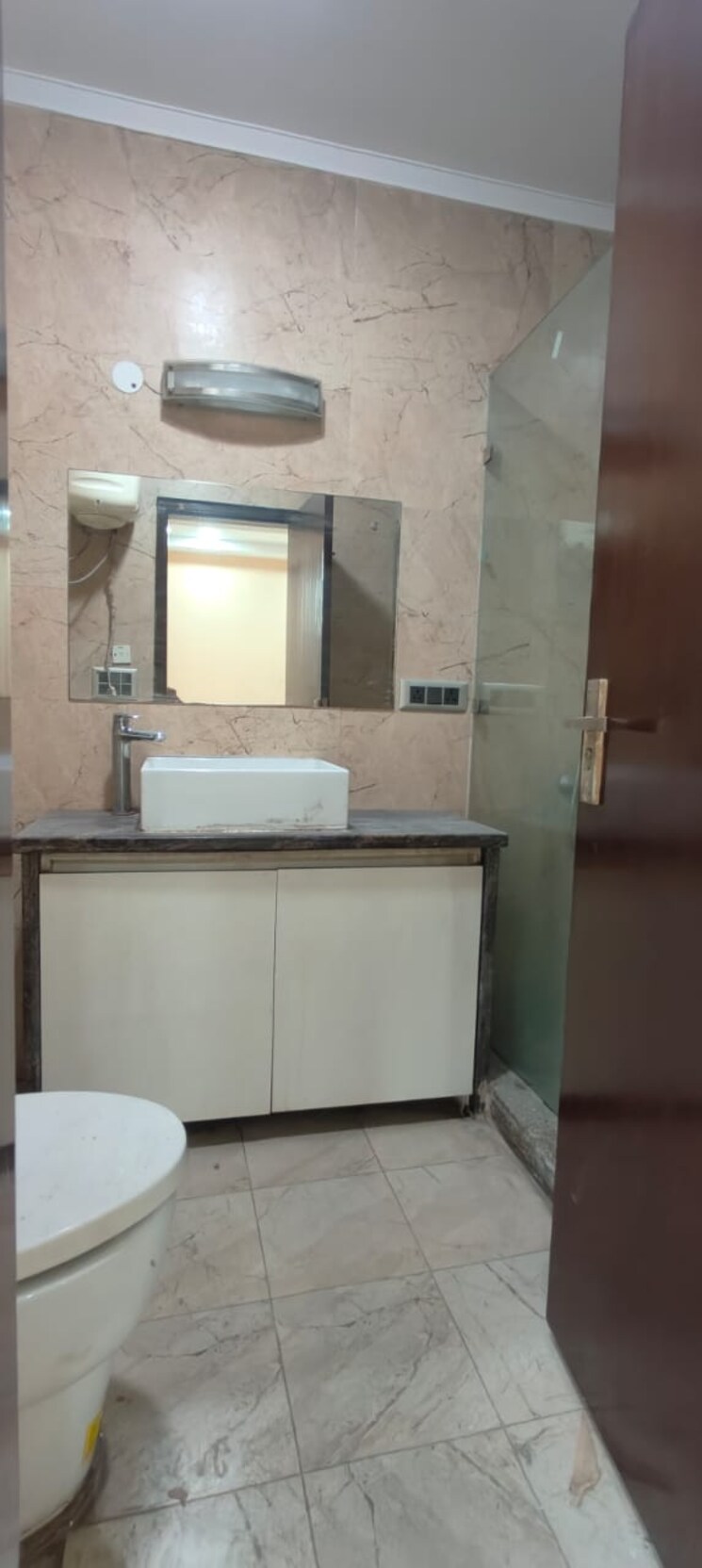 Bathroom, royal-homes-rajendra-park 3 Bedroom 1100 Sq.Ft. Apartment In Rajendra Park Gurgaon 8720198
