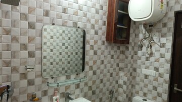 Bathroom in 2 BHK Builder Floor at Vaishali Sector 6 – for Rent