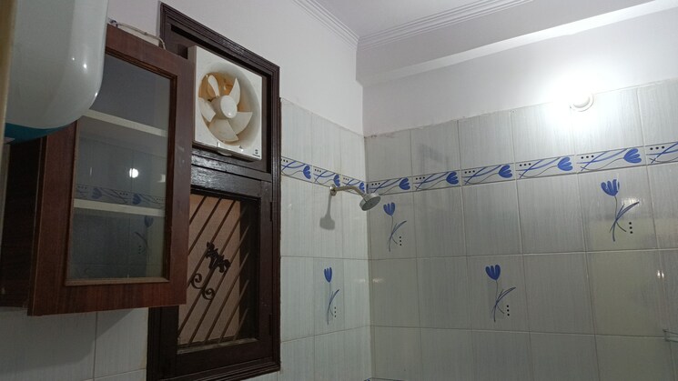 Bathroom, vaishali sector 6 2 Bedroom 1100 Sq.Ft. Builder Floor In Vaishali Sector 6 Ghaziabad 8720188
