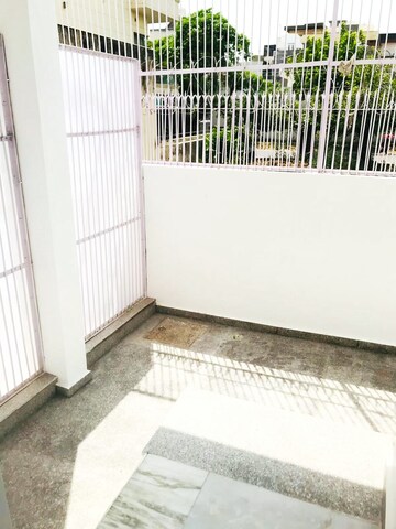 Balcony in 1 RK Builder Floor at Sector 27 – for Rent