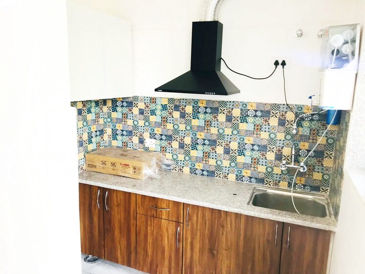 Kitchen, sector 27 1 RK 500 Sq.Ft. Builder Floor In Sector 27 Gurgaon 8719820