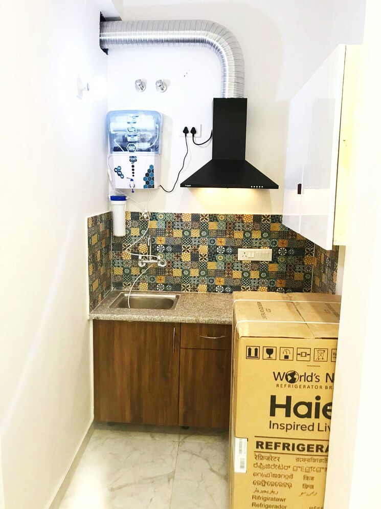 Kitchen, sector 27 1 RK 500 Sq.Ft. Builder Floor In Sector 27 Gurgaon 8719820