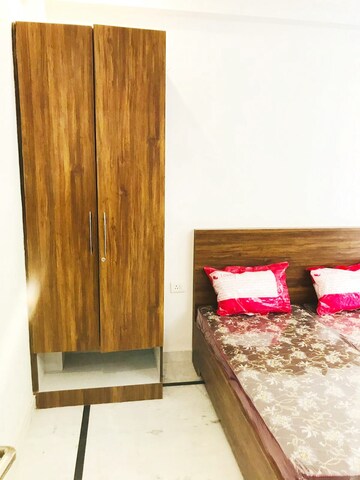 Room in 1 RK Builder Floor at Sector 27 – for Rent