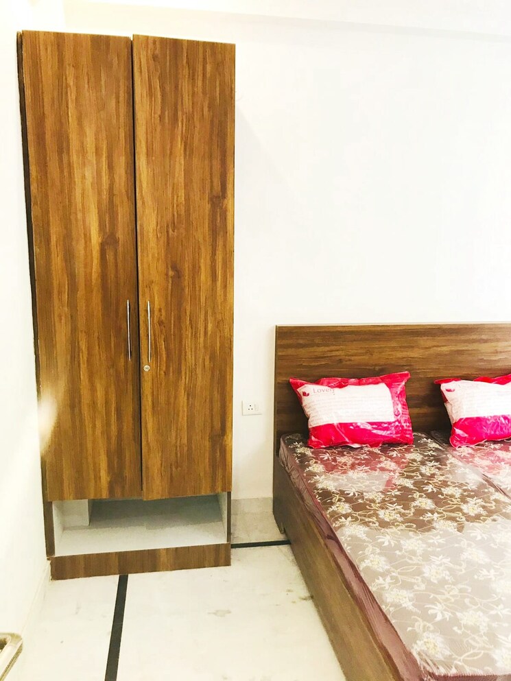 Room, sector 27 1 RK 500 Sq.Ft. Builder Floor In Sector 27 Gurgaon 8719820