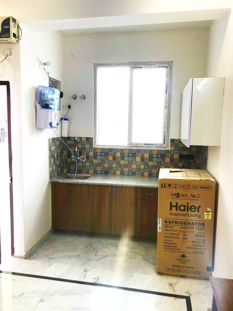 Kitchen, sector 27 1 RK 500 Sq.Ft. Builder Floor In Sector 27 Gurgaon 8719820