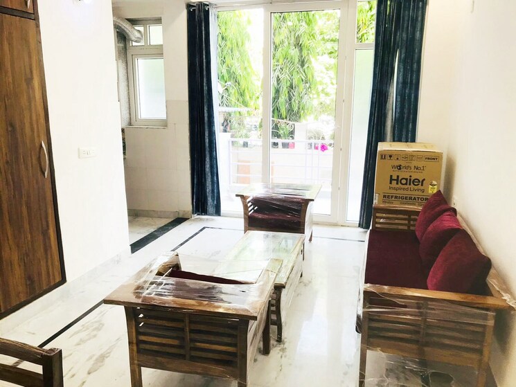 Living Room, sector 27 1 RK 500 Sq.Ft. Builder Floor In Sector 27 Gurgaon 8719820